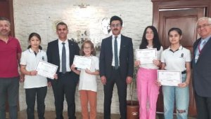 Başarılı öğrenciler ödüllendirildi