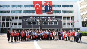 Büyükşehir Belediyesi 19 Mayıs'ı törenle kutladı