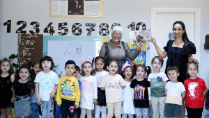 Çocuklara masal okudular