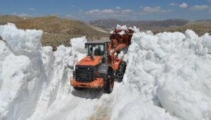 Gündoğmuş Söbüçimen Yayla Yolu'nda karla mücadele