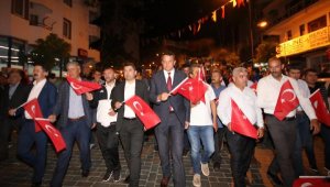 Kaş'ta fener alayı ve konser