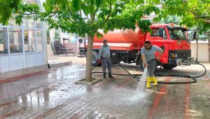 Kemer'de bayram öncesi camilerde temizlik