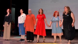 KONHEM kursiyerleri, diktikleri kıyafetlere mankenlik de yaptı