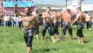 Kumluca'da yağlı güreş heyecanı
