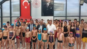 Kumluca'da yüzme şenliği