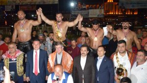 Kumluca'nın başpehlivanı Yusuf Can Zeybek
