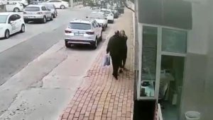 Mesai arkadaşı kadına şiddet uygulayınca çevredekiler tarafından dövüldü