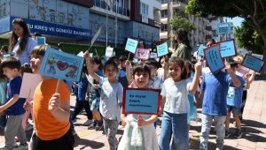 Minikler farkındalık için yürüdü