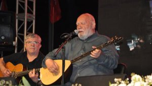 Musa Eroğlu, Gazipaşa'da konser verdi