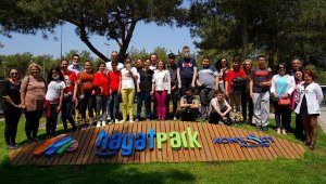 Özel çocuklar Hayatpark'ta çim ekti
