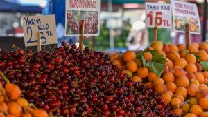 Pazar tezgahındaki etikette 'küçük yazı' ve 'yarım kilo' aldatmacası