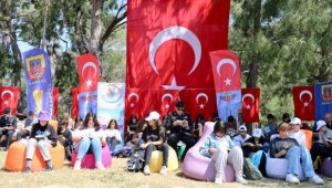 Tuğgeneral Özfidan öğrencilerle piknik yaptı, kitap okudu