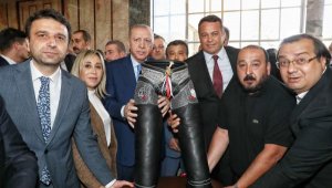 Ulutaş, Cumhurbaşkanı Erdoğan'a kispet hediye etti