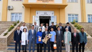 Vali Yazıcı, Finike'de öğrencilerle ve okul müdürleriyle buluştu
