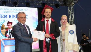 Akdeniz Üniversitesi Tıp Fakültesi'nden 438 hekim mezun oldu
