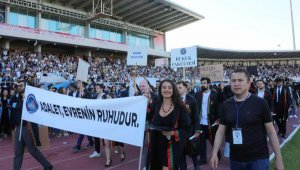 Akdeniz Üniversitesi'nden 10 bin öğrenci törenle mezun oldu