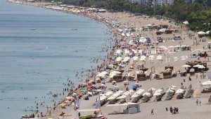 Antalya'da sahiller doldu