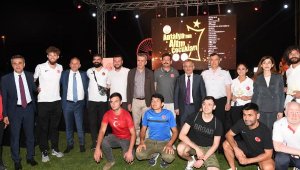 Antalya'nın Altın Çocukları'na plaket