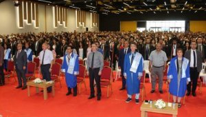 AÜ Hukuk'ta 238 öğrenci yemin ederek mesleğe adım attı