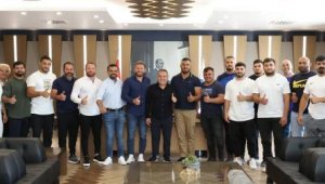 Büyükşehir pehlivanları Kırkpınar öncesi Başkan Böcek'i ziyaret etti
