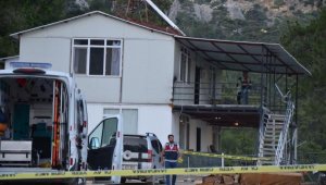 Eşi ve 2 çocuğunu tüfekle öldürüp, intihara kalkıştı