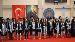 Hemşirelik Fakültesi öğrencileri ant içerek mezun oldu