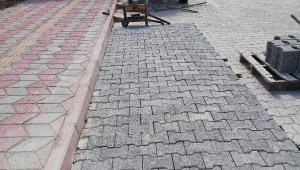 Kemer Belediyesi'nden yol ve kaldırım çalışmaları