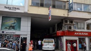 Minibüsüyle iş hanına girdi