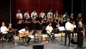 Muratpaşa'da türkülü şiirli gece