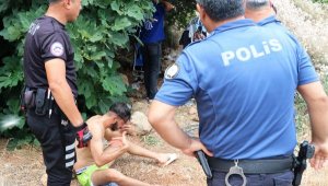 Polisin sıktığı biber gazından etkilendi, duş aldırılıp merkeze götürüldü