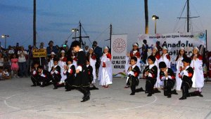 Side'de öğrencilerden folklor gösterisi