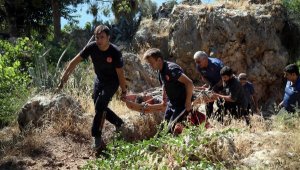 Tuvaletini yaparken falezlerden düştü, sabaha kadar kurtarılmayı bekledi