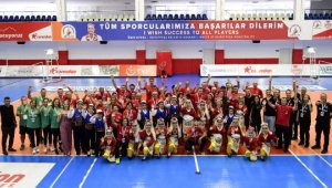 Veteranlar Badminton Şenliği başladı