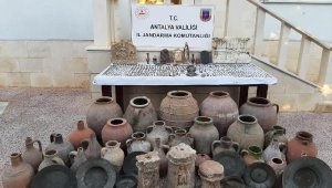 Antalya'da 2 bin 712 parça tarihi eser ele geçirildi