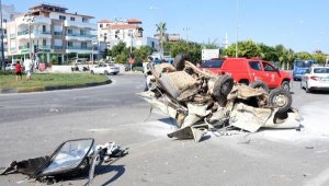 Antalya'da kavşakta kaza: 1 ölü, 3 yaralı