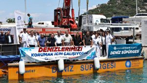 Antalya'nın ilk deniz süpürgesi Akdeniz'e indirildi