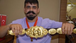 Başpehlivan Şimşek: Altın kemeri yastığımın içine sarıp yatıyorum