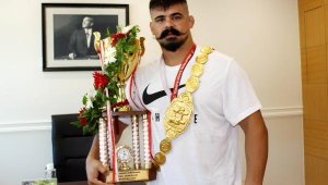 Başpehlivan Şimşek: Altın kemerin ebedi sahibi olmak için söz veriyorum