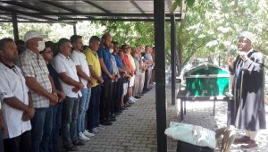 Evinde kalp krizi geçirip, öldü