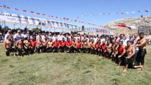 Feslikan'da Başpehlivan Yusuf Can Zeybek