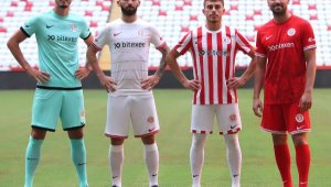 Fraport TAV Antalyaspor yeni sezon formalarını tanıttı
