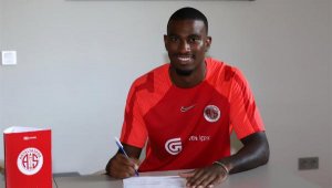 Haji Wright, 3 yıllığına Antalyaspor'da