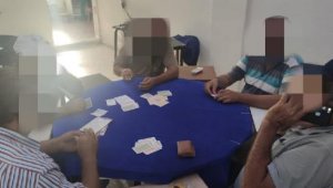 Jandarma hırsız ararken kumar oynayanları yakaladı