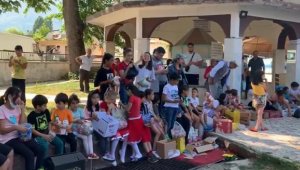 Kaş'ta çocukların şeker toplama geleneği sürüyor