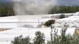 Kaş'ta hortum seraya zarar verdi