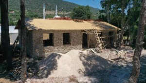 Kaş'taki yarım asırlık okul yeniden hayat buluyor