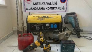 Kemer'de kaçak kazıya suçüstü