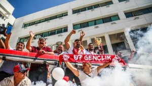 Kırkpınar Başpehlivanı Şimşek'e, memleketinde coşkulu karşılama