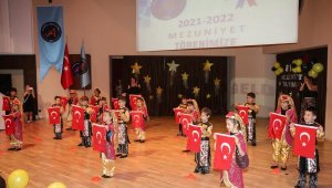 Öğrencilerden coşkulu mezuniyet töreni