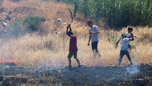 Otluk alandaki yangın, itfaiye ve mahalleli tarafından söndürüldü